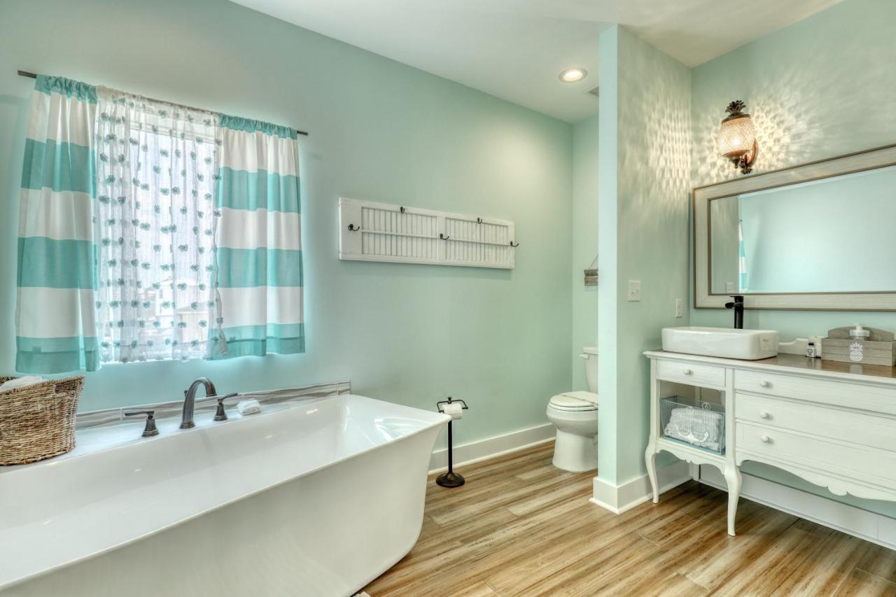 Salty Seahorse - Waterfront! Pet Friendly! Game Room, Pool Table, Beautiful Views - Room For The Whole Family Home Dauphin Island Buitenkant foto